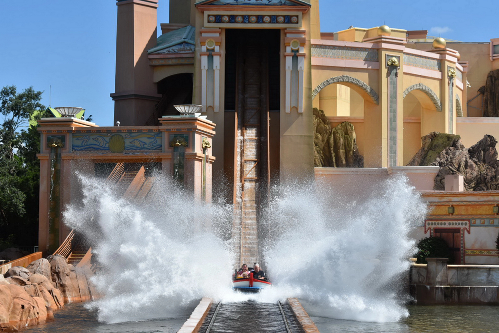 A water ride plunges down a steep drop, creating a huge splash as riders hold on—one of the best things to do in Orlando with kids for an unforgettable day of fun.